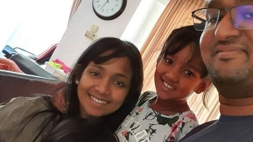 Povestea srilankezului stabilit de 11 ani în România care i-a ajutat pe compatrioții săi abandonați în Otopeni. A trecut printr-un război civil, primul job a fost într-un internet cafe, iar acum conduce o companie IT în București