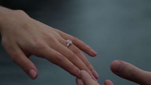 Bijuteriile de divorț sunt în plină ascensiune. Cum transformă brandurile inelele de logodnă în simboluri ale unui nou început