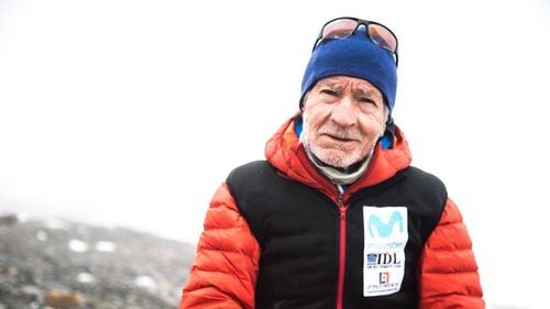 Carlos Soria, 84 de ani, rănit la picior în timp ce încerca să devină cel mai bătrân alpinist care a escaladat cele mai înalte 14 vârfuri din lume