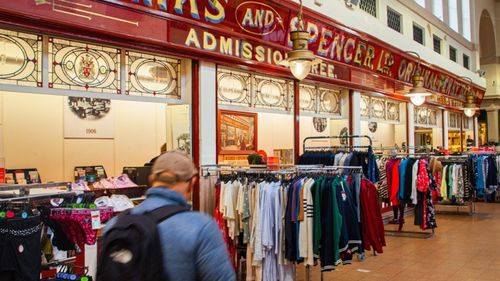 Un atac cibernetic la retailerul britanic Marks & Spencer va şterge aproape o treime din profitul anual / Atacul a fost calificat de companie drept ”extrem de sofisticat şi ţintit”