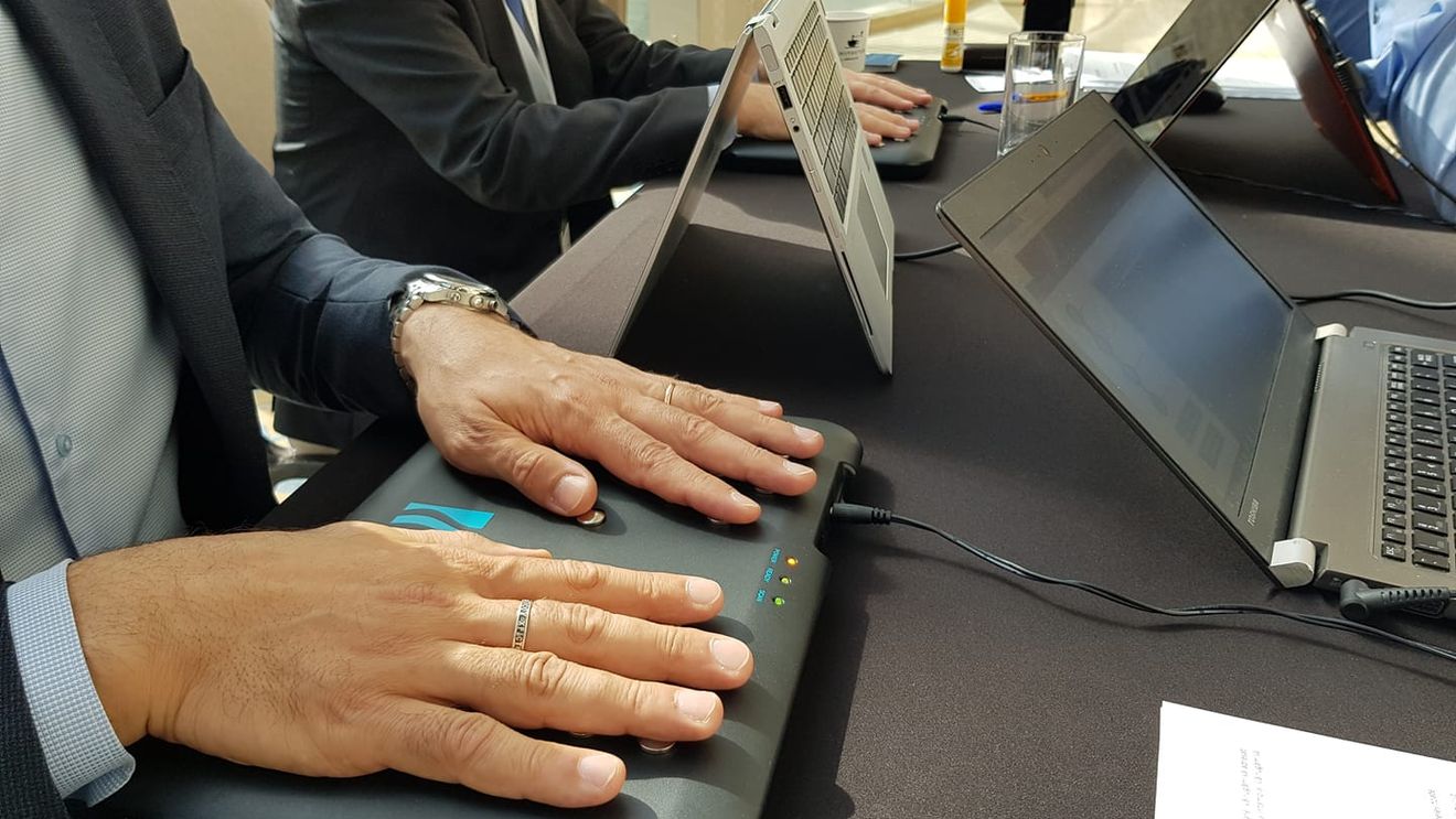 Actual de Cluj: Cine e „Psychometric Systems”, firma care a lansat aparatul de „scanare” în palmă pe care l-a adoptat Inspectoratul Școlar din Cluj