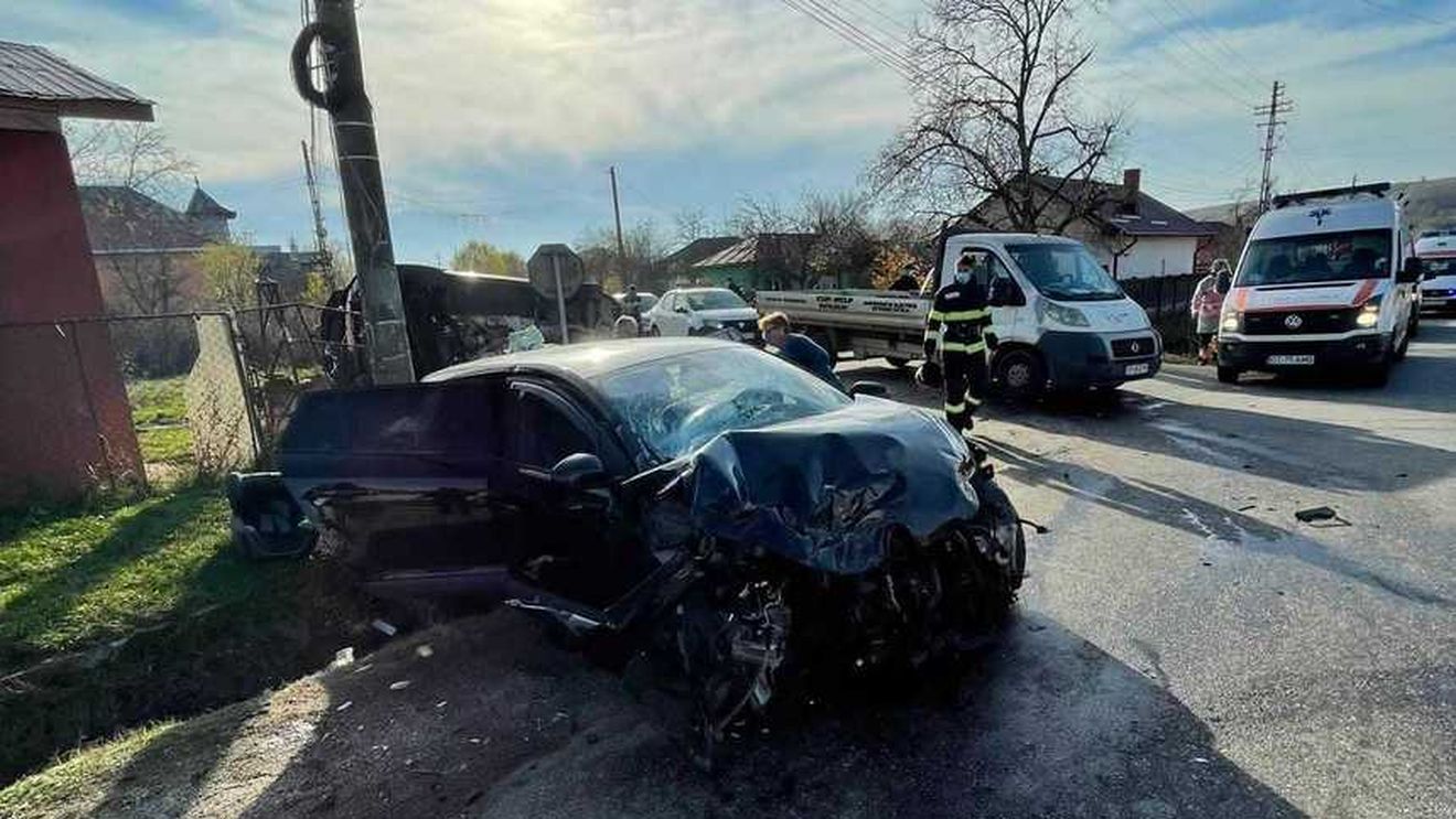 VIDEO Accident cu șapte persoane implicate, printre care trei copii, în județul Olt/ Cinci victime au fost transportate la spital