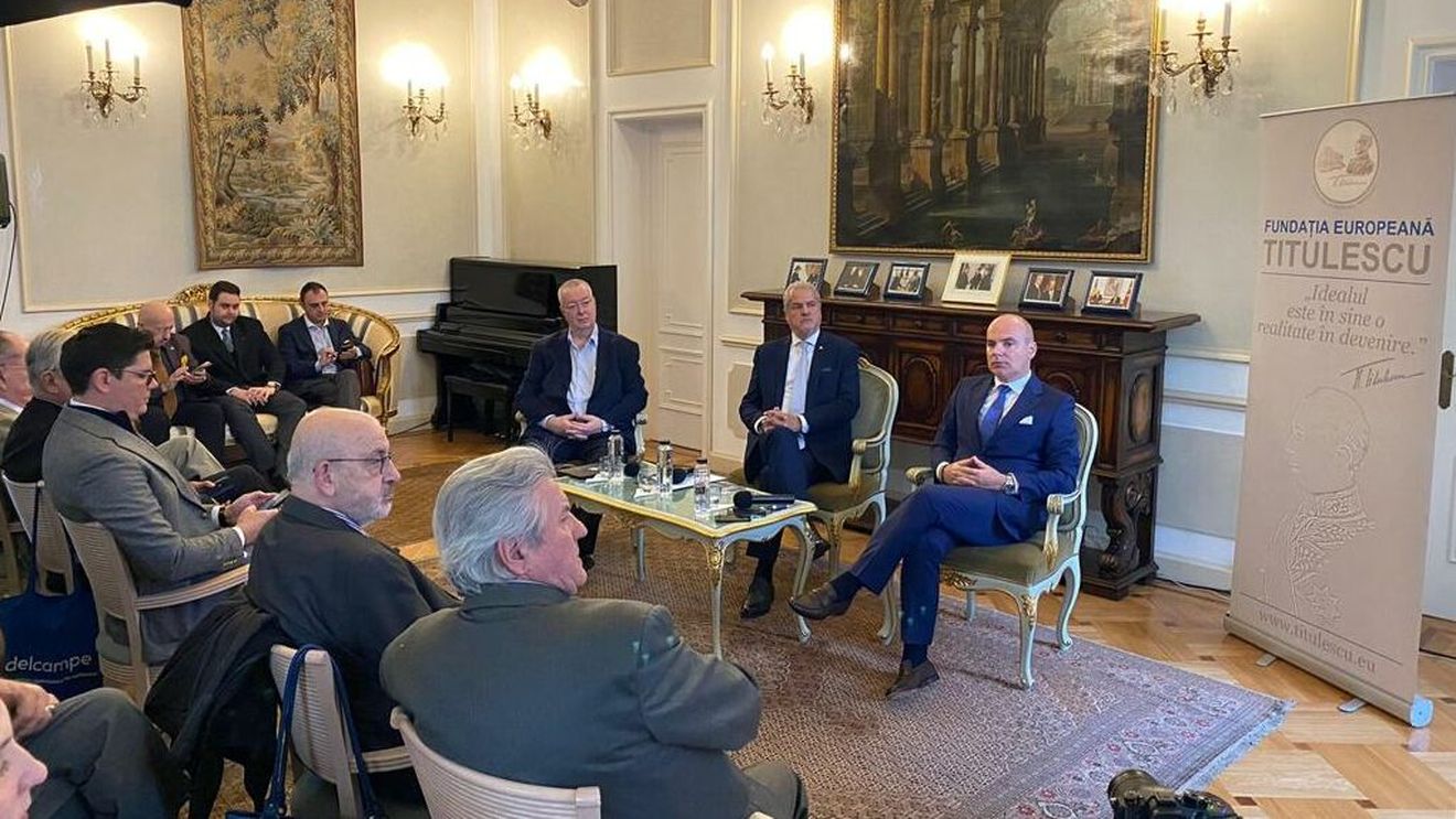 Rareș Bogdan (PNL), la un eveniment al fundației lui Adrian Năstase, fostul premier condamnat de două ori pentru corupție. ”Am fost să vorbesc despre Schengen, pentru a preveni discursul anti-UE”