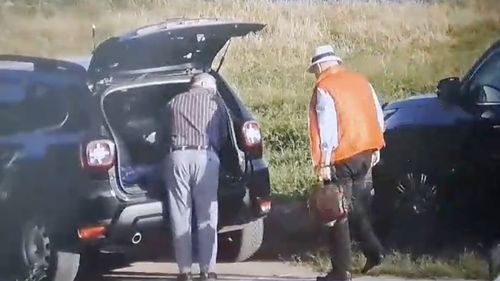 UPDATE Dumitru Buzatu, arestat preventiv pentru 30 de zile / Momentul primirii banilor a fost înregistrat de procurori: ”Sărut mâna! Încă o dată îți mulțumesc că eram pe drojdie!” / Oprit în trafic, a spus că banii îi aparțin: ”Sunt bani din economiile mele”