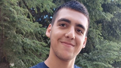 Un tânăr provenit dintr-o familie cu 9 fraţi, crescut toată viaţa în sistemul de protecţie socială, admis al patrulea la Academia de Poliţie / Visul lui era să devină polițist