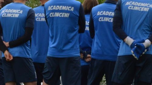 Academica Clinceni: Ionuţ Chirilă s-a prezentat la poarta bazei sportive însoţit de opt persoane cunoscute din lumea interlopă şi a blocat accesul jucătorilor