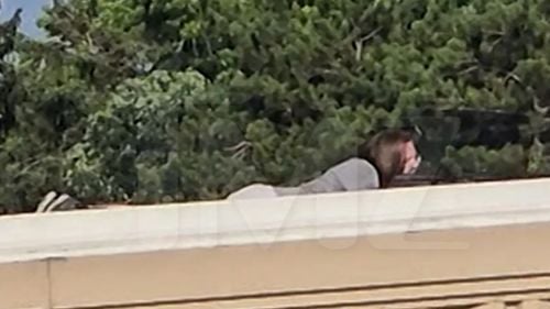 VIDEO Atentatul asupra lui Donald Trump, filmat de un martor ocular. Primele imagini cu atacatorul când a tras asupra fostului președinte