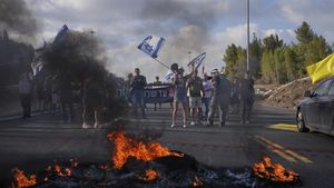 ”Greva Poporului” începe în Israel: Proteste, mitinguri și acțiuni simbolice pentru cei 50 de ostatici răpiți de teroriștii Hamas în masacrul din 7 octombrie 2023 / Sunt perturbate transportul, școlile și afacerile