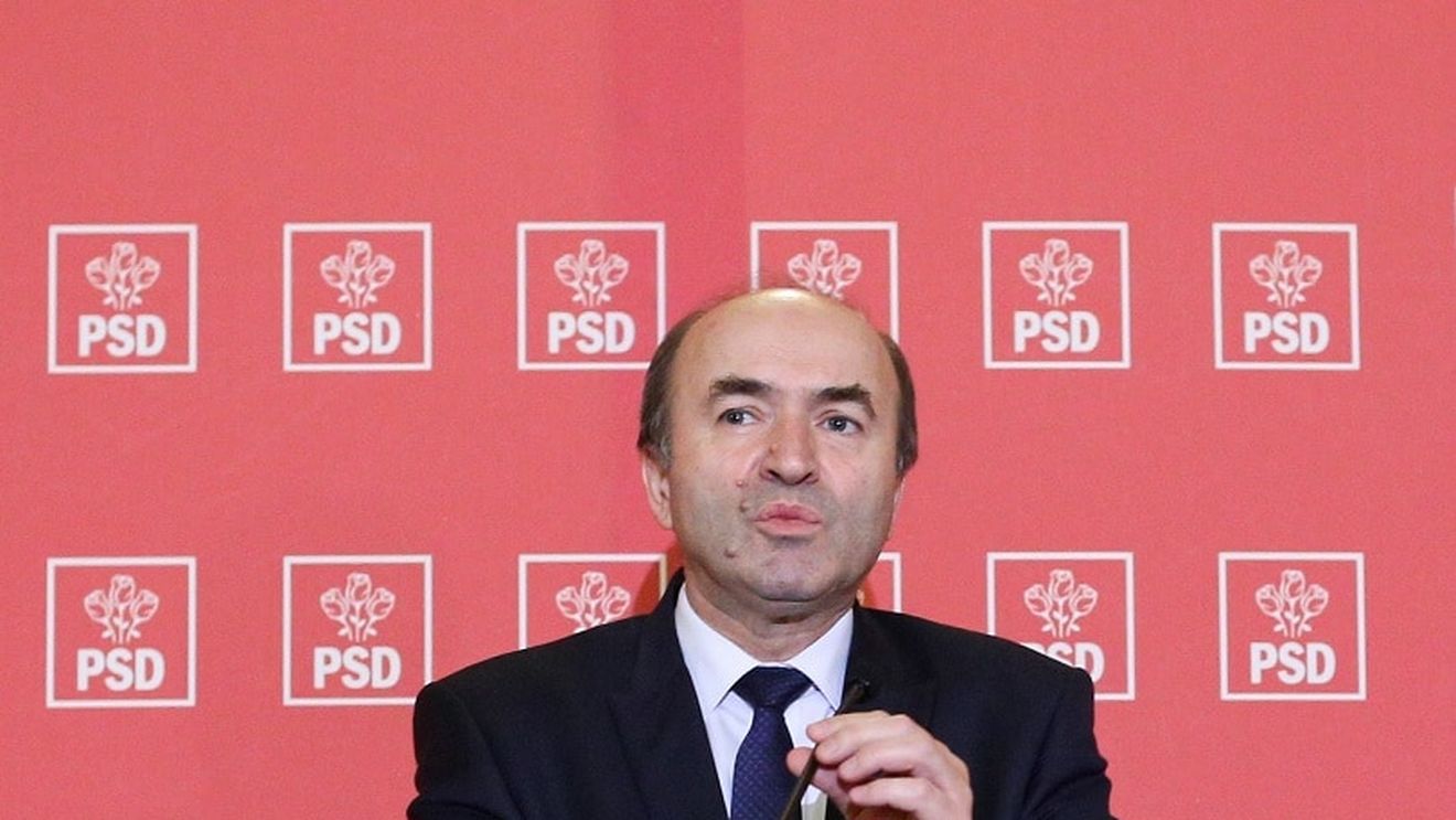 Tudorel Toader va scrie ”posibila” sesizare a CCR pentru conflict de natură constituţională între Guvern şi preşedintele Iohannis din cauza refuzului de a-i revoca pe cei doi miniștri