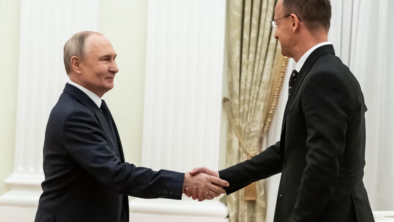 Şeful diplomaţiei ungare, Péter Szijjártó, contestă propunerile UE de reducere a consumului de combustibil şi cere reautorizarea petrolului rusesc