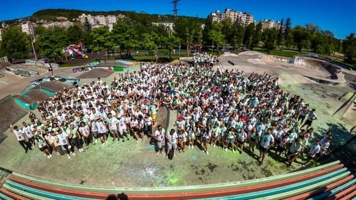 Peste 700 de liceeni la Color Run în Cluj-Napoca, în cadrul taberelor de vară organizate de universități