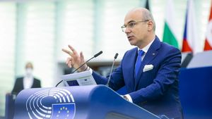 Rareș Bogdan: Numai eu și Donald Trump eram arestați din oră în oră la televiziune/ Am fost vecin cu unul dintre cei patru din dosar în Stejarii/ Stăteam la etajul unu, el la parter