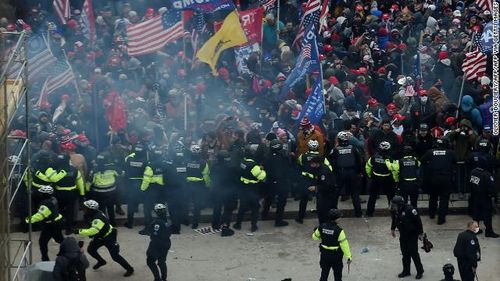 VIDEO Femeia împușcată în timpul asaltului asupra Capitoliului a murit