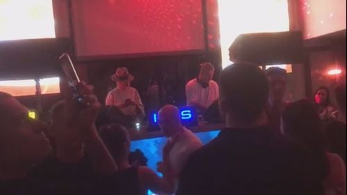 VIDEO Procurorii au deschis dosar penal după o petrecere pe Cluj Arena unde au participat 320 de persoane care nu purtau mască și nu păstrau distanțarea fizică