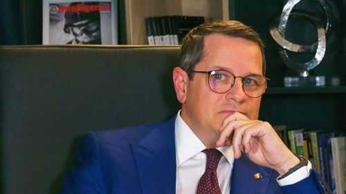 Fostul şef al SRI Eduard Hellvig, despre concertele formaţiei Coldplay, la care a fost invitat şi artistul Babasha, şi alegerile locale: Mi se pare că a avut cel mai sincer discurs politic dintre toţi interpreţii săptămânii