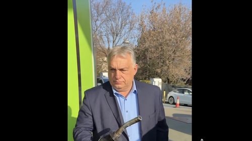 Cât înseamnă „preț protejat” la combustibil și cum s-a asigurat premierul ungar Viktor Orbán că-i discriminează pe europenii aflați în tranzit prin Ungaria