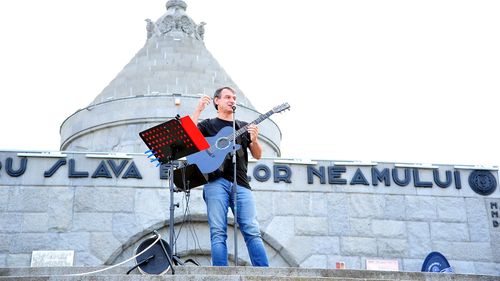 Institutul de Investigare a Crimelor Comunismului respinge o nouă ediție a "Cenaclului Flacăra", organizată de Andrei Păunescu pe plaja din Corbu: "Cenaclul Flacăra a avut drept scop îndoctrinarea comunistă a tinerei generații"