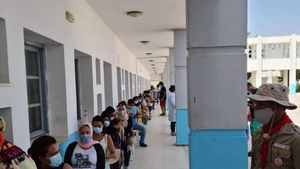 FOTO Ajutor umanitar: O echipă de 13 cadre medicale din România a vaccinat 2.500 de tunisieni în primele șase ore ale misiunii lor din această țară