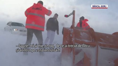 Șofer certat de un drumar venit să-l recupereze de pe munte, după ce a ignorat avertismentele polițiștilor, la Rânca
