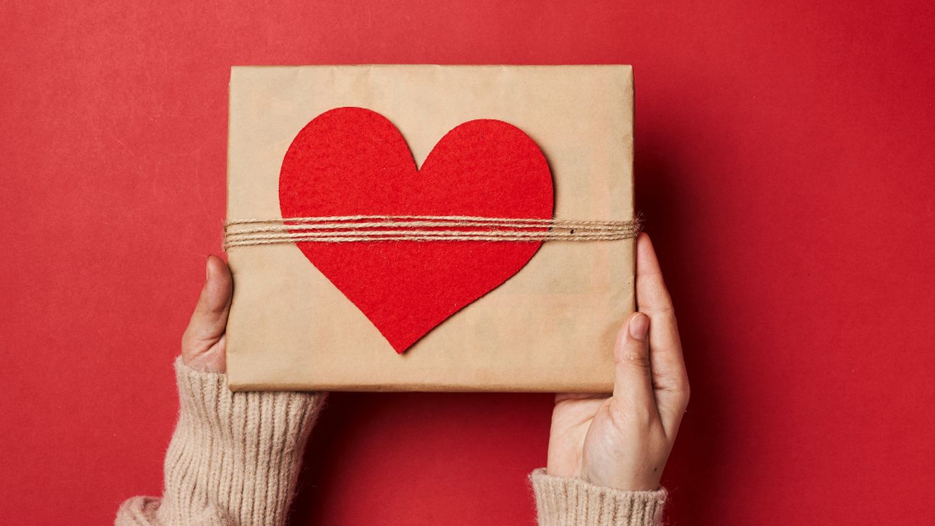 Valentine’s Day și mitul iubirii perfecte: De ce fericirea nu vine la pachet cu o cutie de bomboane