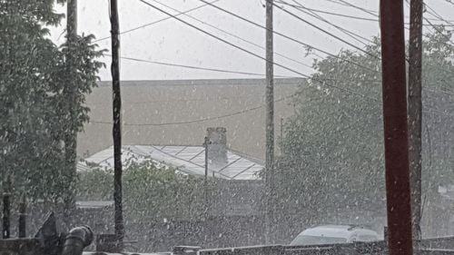 Alertă meteo Cod Portocaliu de ploi torențiale, vijelie și grindină în București și Ilfov, până la ora 14:30