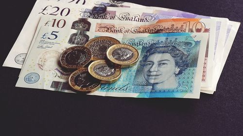 Lira sterlină este cea mai performantă monedă între valutele ţărilor membre ale G10 în 2023