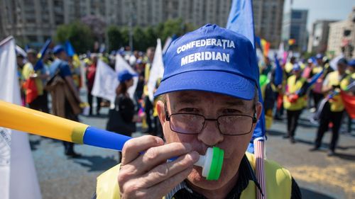 Membrii Confederaţiei Sindicale Meridian protestează, miercuri, în faţa Guvernului / Se cere majorarea salariului minim brut, pentru toate categoriile socio-profesionale, la 3.000 lei