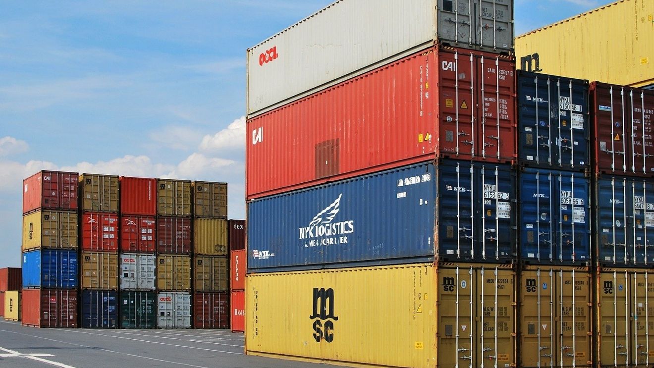 Blocarea Canalului Suez și pandemia de Coronavirus împing prețul unui container la 3.500 de dolari și pun China într-o poziție dominantă