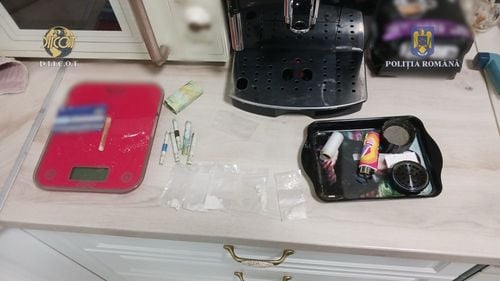 Șeful unei secții de poliție din Timișoara, reținut de ofițerii de la Combaterea Crimei Organizate / Este acuzat că dădea petreceri cu droguri acasă