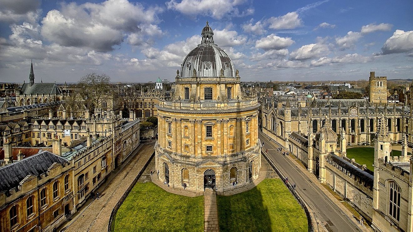 Ce-i așteaptă pe studenții români din străinătate, în toamnă. British Council: Cursuri predate online, în campus, în prima parte a anului academic