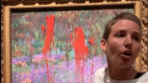 VIDEO Două activiste de mediu au vandalizat un tablou de Monet, expus într-un muzeu din Suedia