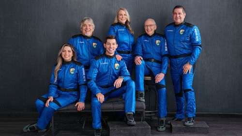 Blue Origin a trimis pentru prima oară în spațiu o femeie din Egipt și un bărbat din Portugalia, la bordul rachetei New Shepard