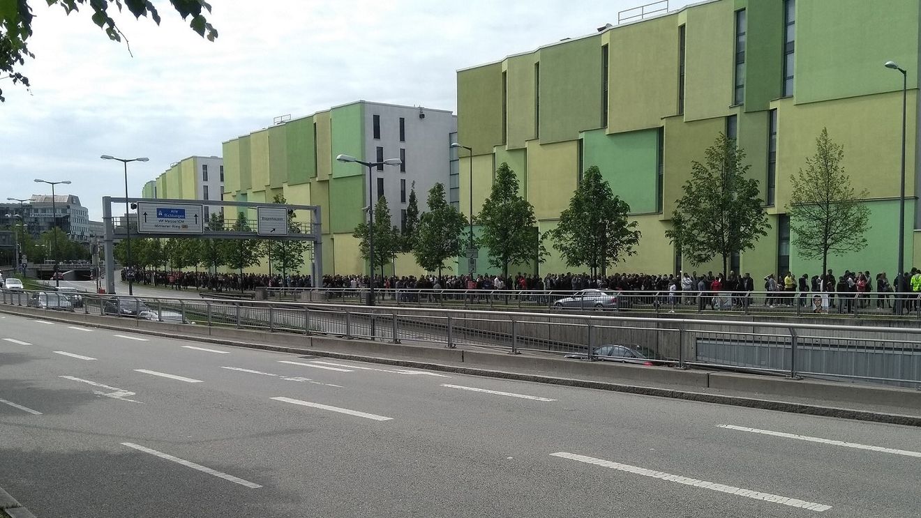 VIDEO IMAGINEA ZILEI Dovada bătăii de joc la adresa diasporei. Coada la vot de la consulatul României din Munchen