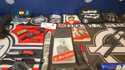 O celulă a grupării neonaziste americane ”The Base”,  adeptă a supremației albilor, destructurată în Spania / Suspecții ar fi încurajat comiterea de acte violente / Erau pregătiți de atacuri țintite cu scopul de a ”răsturna instituțiile democratice occidentale”