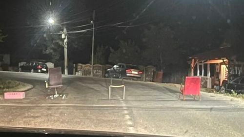 Drum judeţean din Prahova, blocat cu scaune/ Poliţia a demarat o anchetă