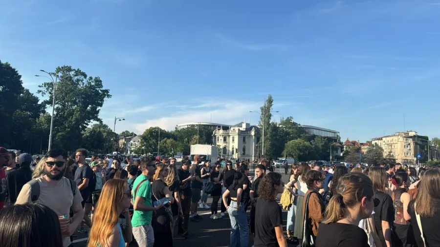 Protest Piața Victoriei, Filia