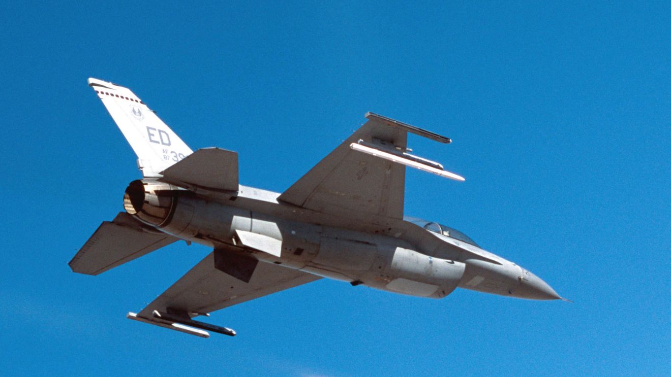 Statele Unite aprobă vânzarea de rachete avansate aer-aer pentru avioanele F-16 din România / Tranzacție evaluată la 70 de milioane de dolari