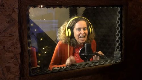 VIDEO Dacian Cioloș a publicat pe Facebook un clip în care soția sa cântă celebrul colind ”Domn, Domn să-nălțăm!”