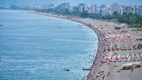 Inundații în mai multe zone din Turcia din cauza ploilor torențiale/ Șase provincii limitrofe Mării Negre sunt în alertă
