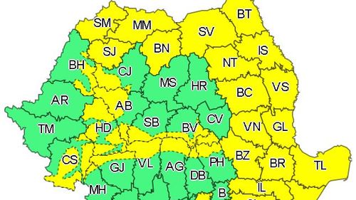 Cod galben de instabilitate atmosferică temporar accentuată în zone din 32 de judeţe