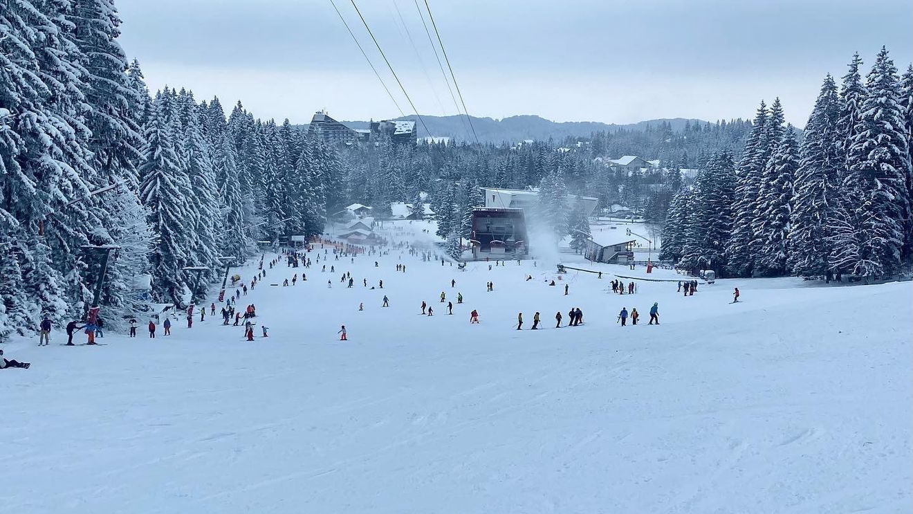 Copil căzut din telescaun, în staţiunea Poiana Braşov