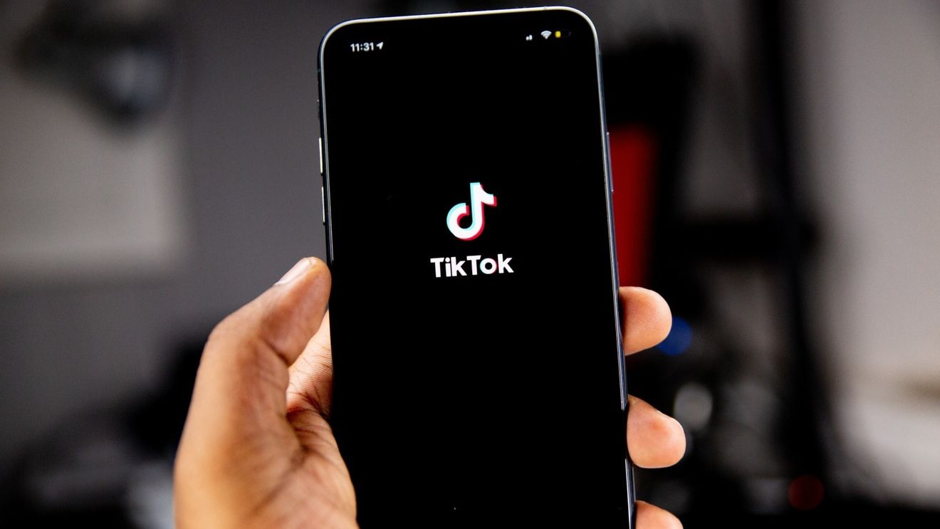 TikTok va eticheta conţinutul generat de inteligența artificială