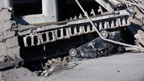 Șase persoane împușcate mortal, găsite într-un subsol din periferia Kievului