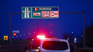 Dosar penal pentru un șofer care voia să iasă din țară cu 12 srilankezi ascunși în cutii de lemn / În acte, transporta piese auto în Italia