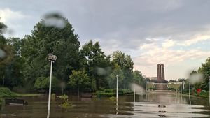 Apa Nova: În doar 10 ore, peste București a căzut aproape întreaga cantitate medie de precipitații din luna iunie. Debitul din canalizare a fost comparabil cu cel al râurilor Olt, Mureș sau Siret