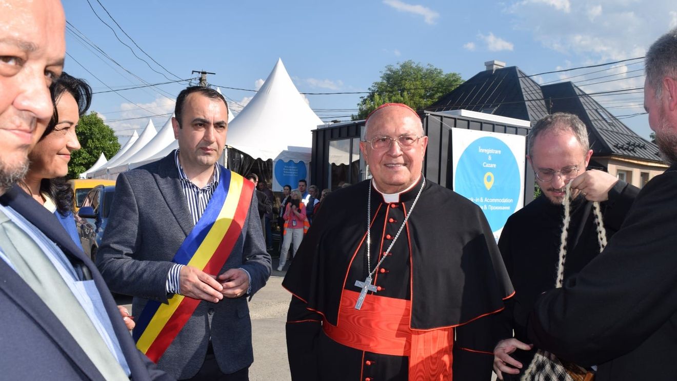 Cardinalul Leonardo Sandri, poporului român: Mulţumesc, pentru că fiind conştienţi de suferinţa şi de răul pe care istoria umană le poate dezlănţui v-aţi făcut apropiaţi şi primitori, fraţi şi surori autentici ai aproapelui vostru, precum bunul samarinean din Evanghelie