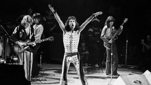 Indicii despre un nou album al trupei The Rolling Stones, descoperite de fani într-un ziar local