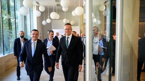 Ministrul de externe al Ungariei, pledoarie la Timișoara pentru extinderea Schengen: E timpul pentru România, prietenii noștri austrieci să nu-i stea în cale! / România este a treia cea mai importantă piață de export a Ungariei 