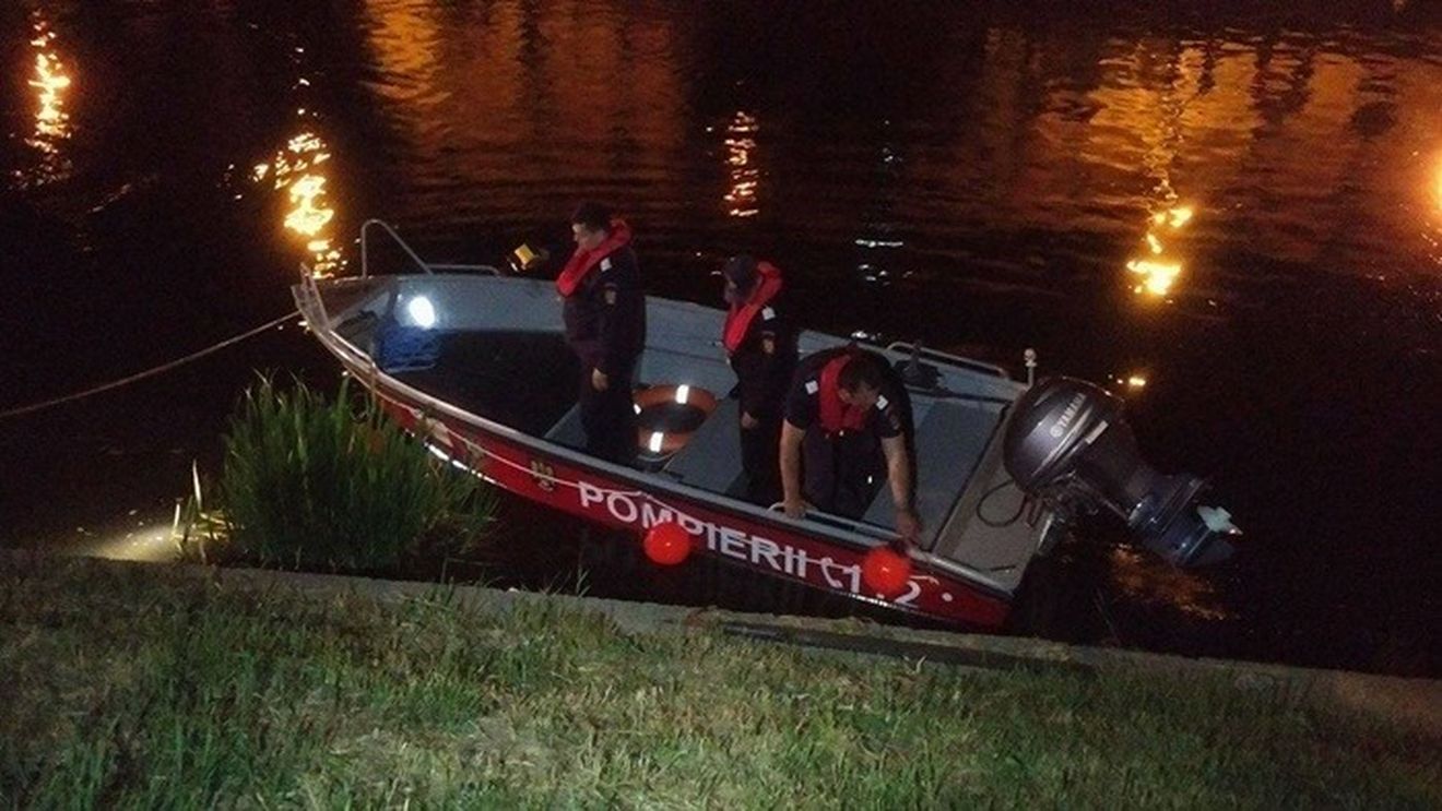 UPDATE O barcă cu 12 persoane s-a răsturnat pe râul Mureș / Patru persoane sunt dispărute, doi minori și doi adulți / Un copil a decedat / Bărbatul care conducea barca a fost reținut