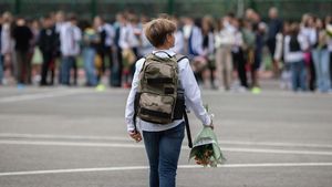 Organizația Salvați Copiii: Numărul cazurilor de bullying din școli a crescut cu o treime / Fenomenul este extrem de grav: 1 elev din 2 este victima actelor de amenințare, umilire sau violență fizică, iar 4 copii din 5 asistă la astfel de situații / E necesară înființarea grupurilor anti-bullying